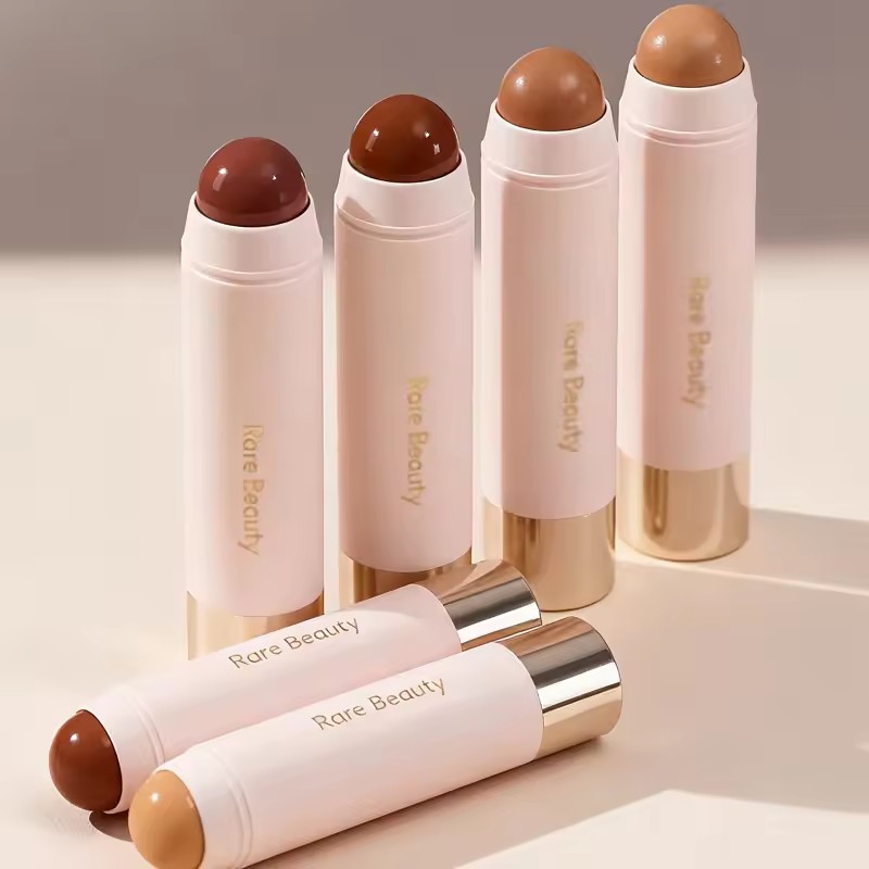 Modny, rzadki kosmetyk do maki – Rare Beauty Makeup Highlighter recenzja i cena