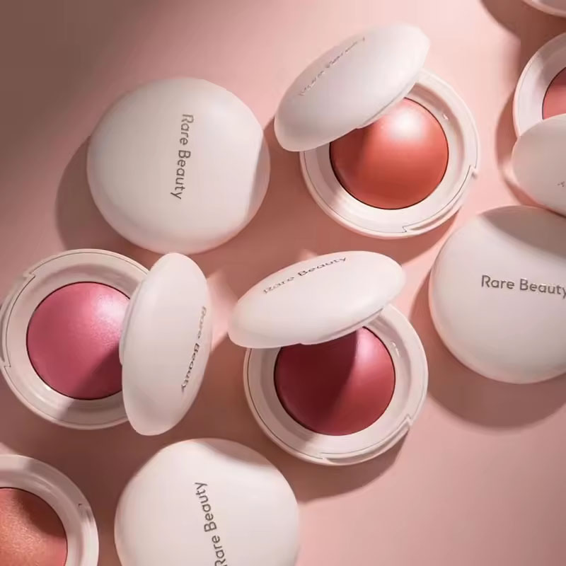 Luksusowy, rzadki brązujący ko – Rare Beauty Makeup Highlighter recenzja i cena